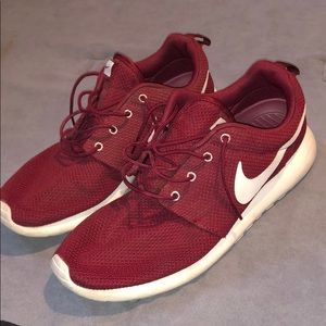 Nike Roshe Run(Maroon & White)
